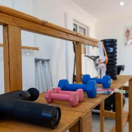 3 Bed-sleeps 4-gym-hottub-garden-parking *