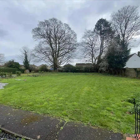 度假居 3 Bed-sleeps 4-gym-hottub-garden-parking 布里斯托