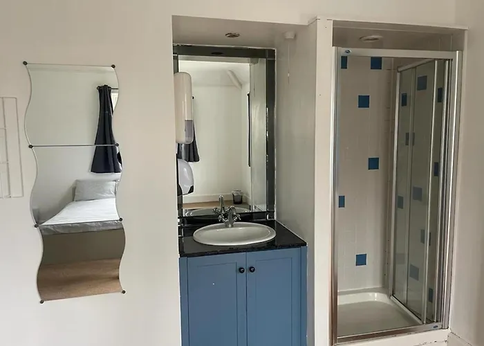 3 Bed-sleeps 4-gym-hottub-garden-parking * 布里斯托