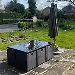 Holiday home 3 Bed-sleeps 4-gym-hottub-garden-parking