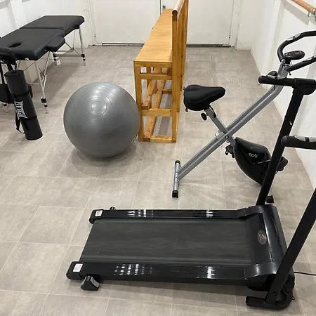 3 Bed-sleeps 4-gym-hottub-garden-parking * Bristol