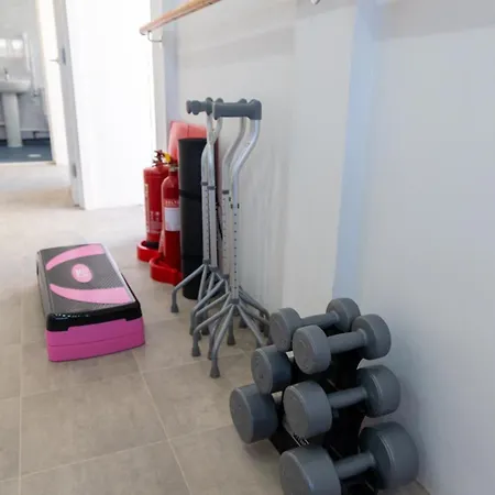 3 Bed-sleeps 4-gym-hottub-garden-parking * Bristol