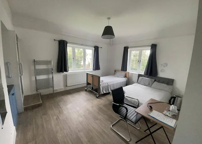 Dom wakacyjny 3 Bed-sleeps 4-gym-hottub-garden-parking