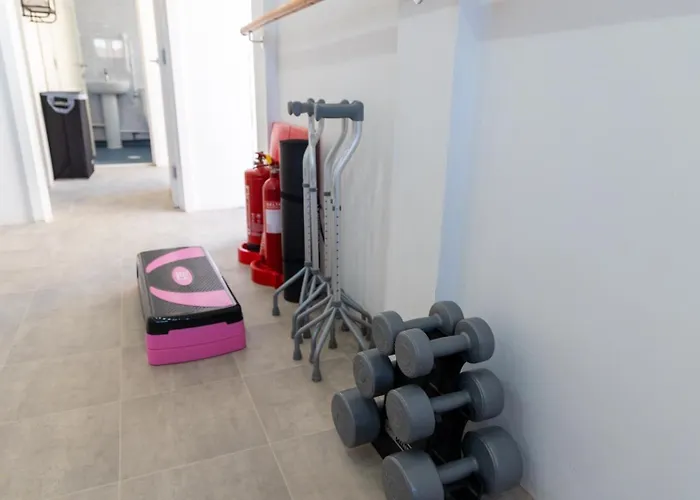 3 Bed-sleeps 4-gym-hottub-garden-parking * Bristol