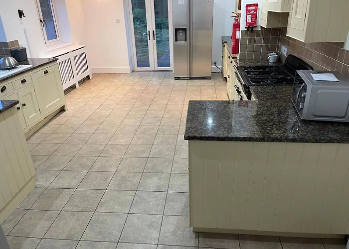 3 Bed-sleeps 4-gym-hottub-garden-parking Prázdninový dům Bristol