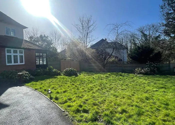 3 Bed-sleeps 4-gym-hottub-garden-parking Bristol